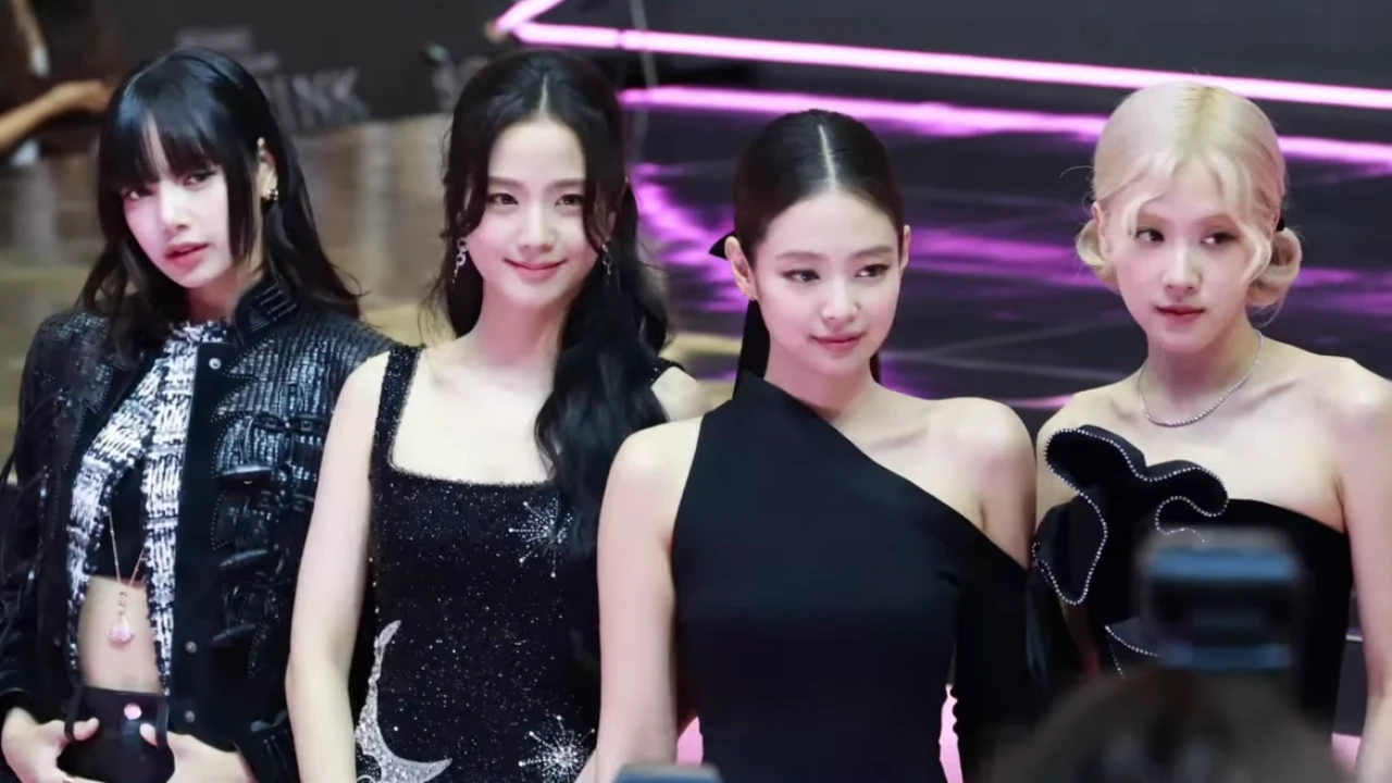 Blackpink 2026-2027 Tour & Schedule featuring Blackpink live on stage with stadium crowd