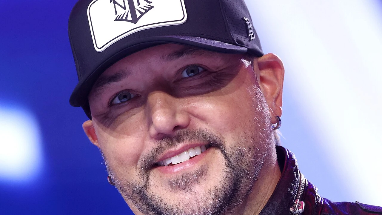 Jason Aldean 2026-2027 Tour & Schedule featuring Jason Aldean live on stage with stadium crowd