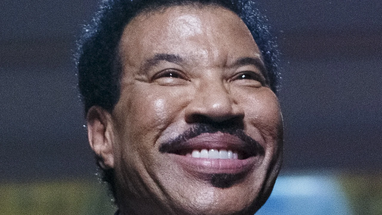 Lionel Richie 2026-2027 Tour & Schedule featuring Lionel Richie live on stage with stadium crowd