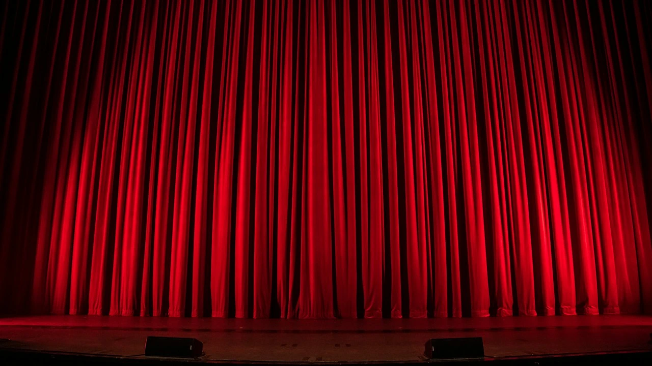 Mary Poppins 2026-2027 Tour & Schedule featuring Mary Poppins live on stage with stadium crowd